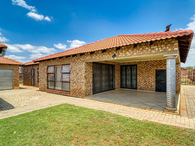 pexels-alexander-f-ungerer-157458816-20548098 (2).jpg